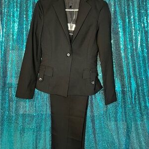 Women’s Tailored Black 2pc Suit.